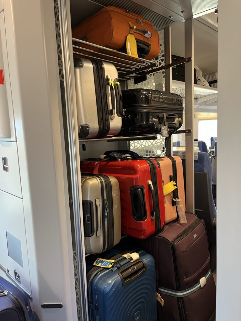 アフラシャブ号 荷物置き場