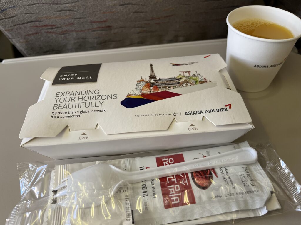 アシアナ航空の機内食 紙箱の入れ物
