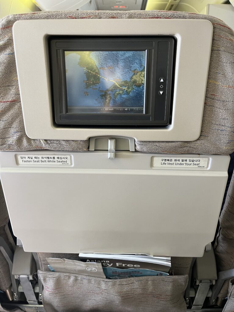 アシアナ航空の機内 飛行機のモニター