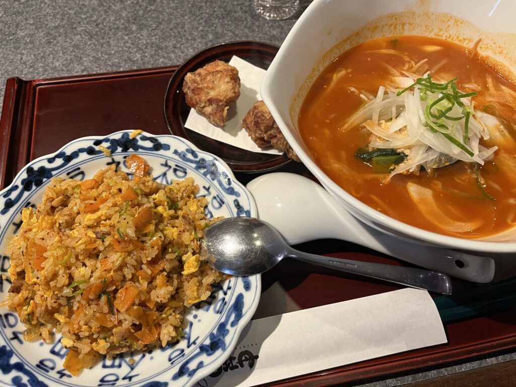 白牡丹 辣辣辣チャーハンとトマトト麺