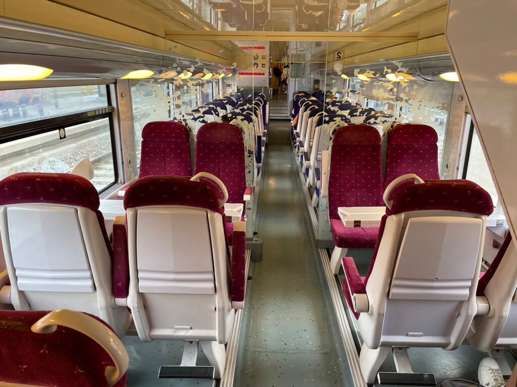 TER電車の車内