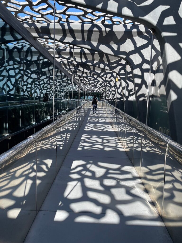 地中海文明博物館の通路