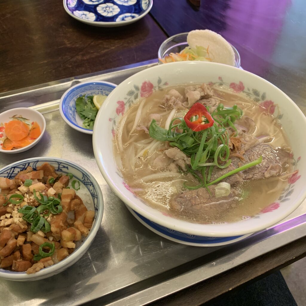 コムゴン ベトナム料理 フォーと魯肉飯(ルーローハン)